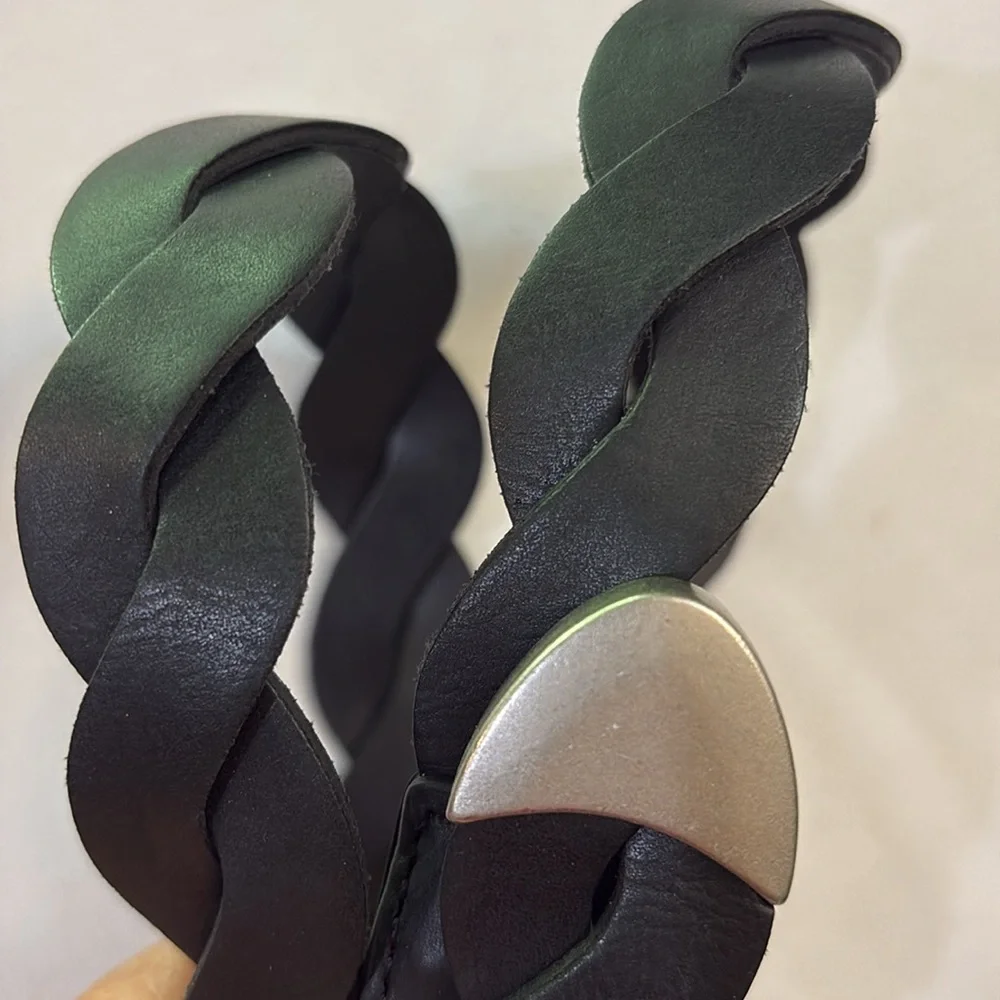 Black Braided Women’s Belt- Excellent Condition- S/ M (30-32) see measurements